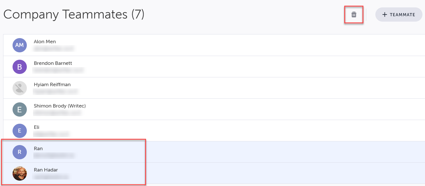 企業チームメイトを選択して Delete User ボタンを押す画面